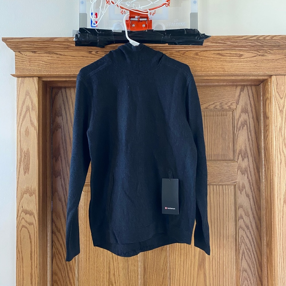 Men’s black/grey lululemon hoodie